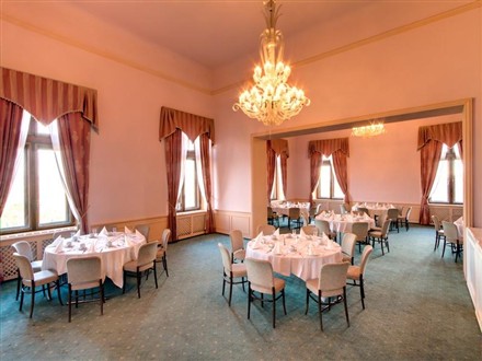 Chateau Hrubá Skála dining room