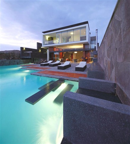 Contemporary CN Beach House Peru