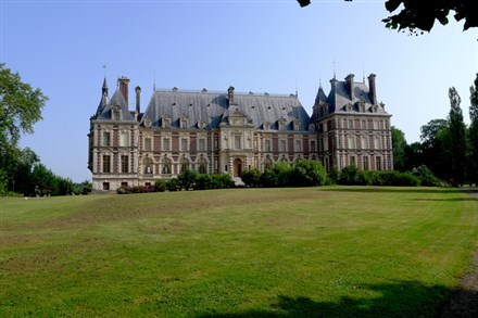 50客房的法國古堡叫價1700萬美元